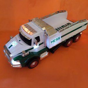 2017 HESS DUMP TRUCK ONLY - MISSING TAIL GATE & NO SOUND - DUMP BED OPERATES